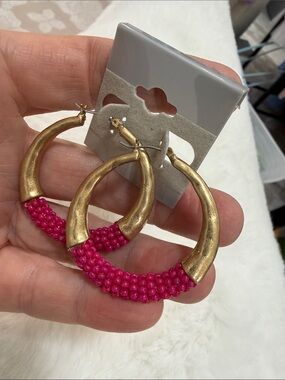Hammered golden hoops beaded earrings